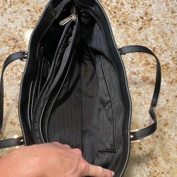 Michael Kors Large Saffiano handbag - Picture 7 of 10